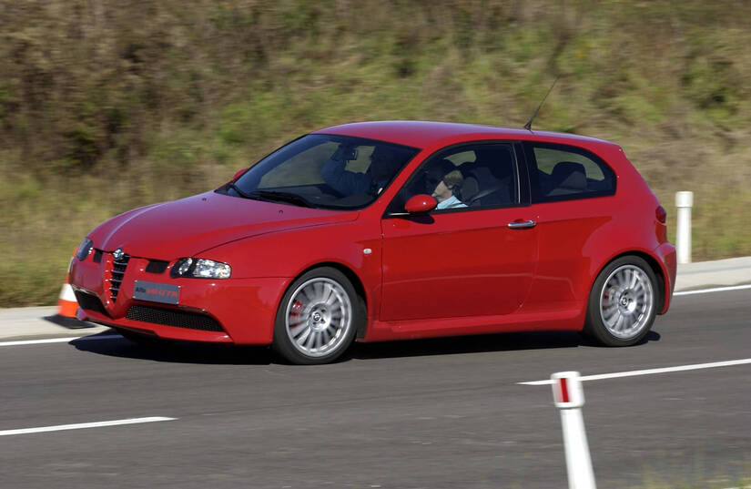Alfa Romeo 147 lado rojo