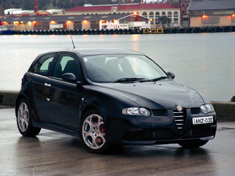 Alfa Romeo 147 azul