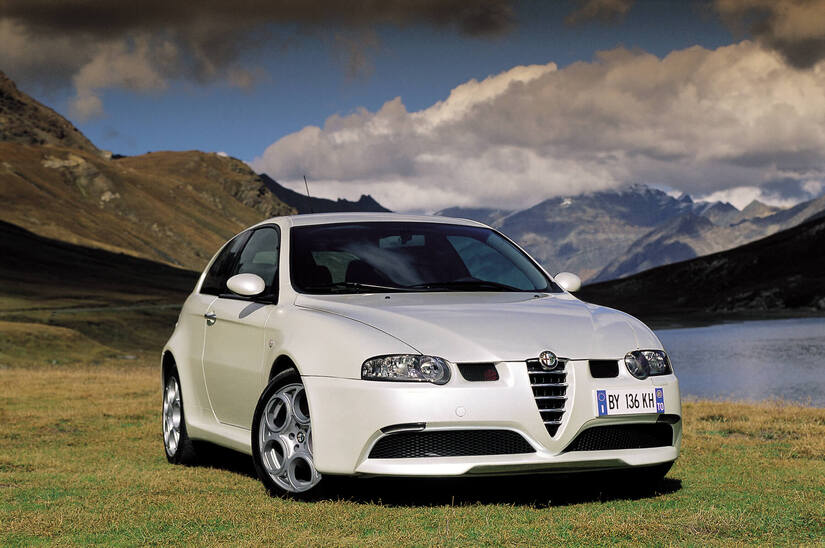 Alfa Romeo 147 posando