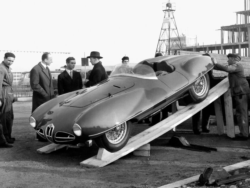 Alfa Romeo 1900 C52 en grua