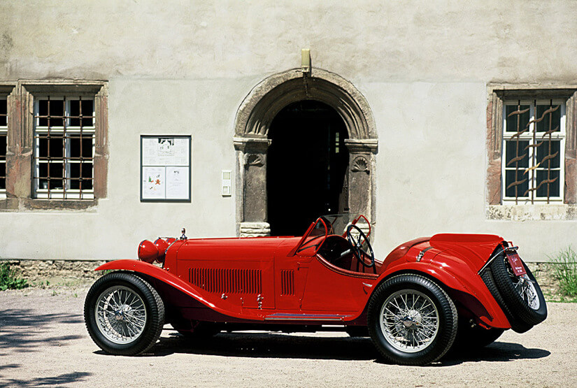 Alfa Romeo 8C de lado