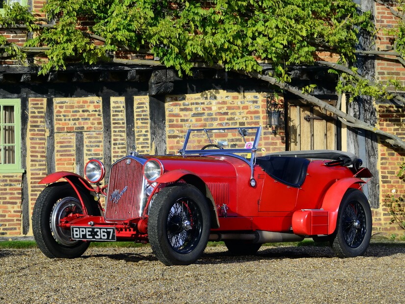 Alfa Romeo 8C posando