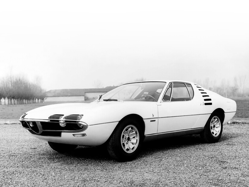 Alfa Romeo Montreal lateral