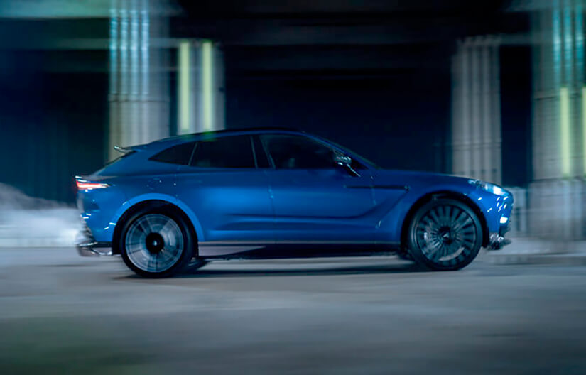 Aston Martin DBX707 lado