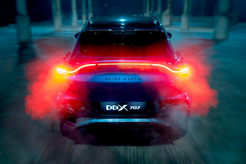 Aston Martin DBX707 culo