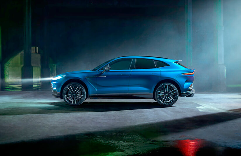 Aston Martin DBX707 perfil