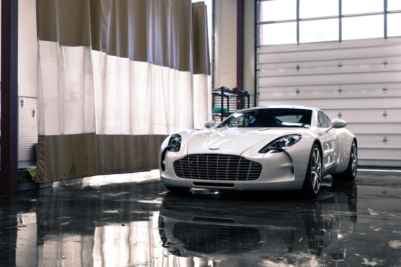 Aston Martin One77 garaje