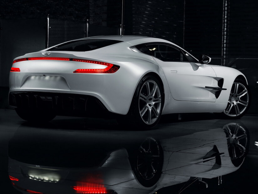Aston Martin One77 otra trasera