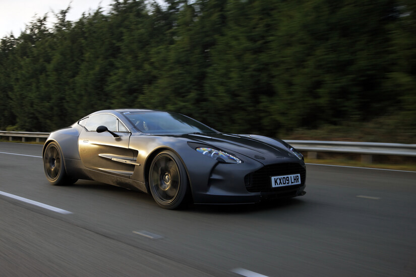 Aston Martin One77 rodando