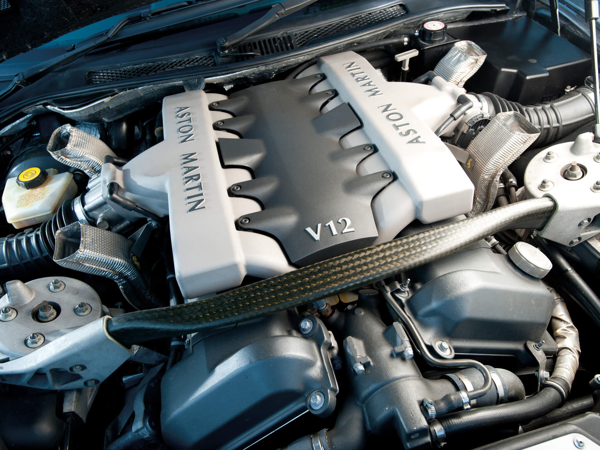 Aston Martin Vanquish motor