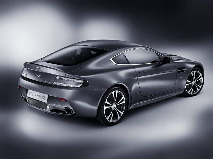 ASTON MARTIN V12 VANTAGE TRASERA