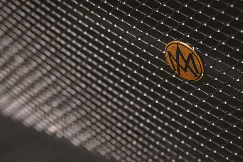 Aston Martin A3 rejilla