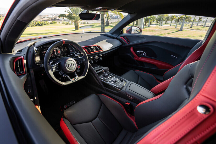 Audi R8 V10 interior
