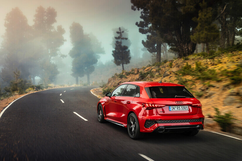 Audi RS 3 trasera rojo