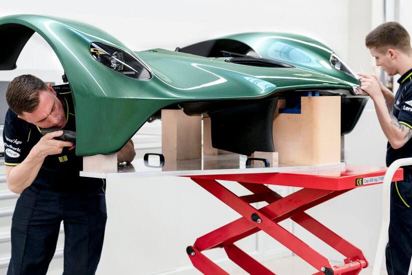 Aston Martin Valkyrie a mano