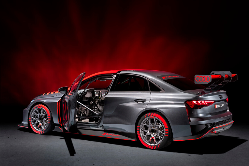 Audi RS 3 LMS puerta abierta