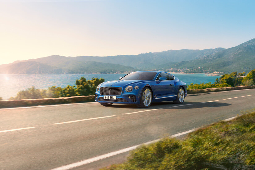Bentley Azure rodando