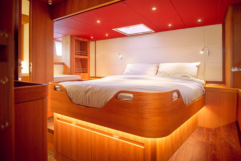 Maserati y yates dormitorio