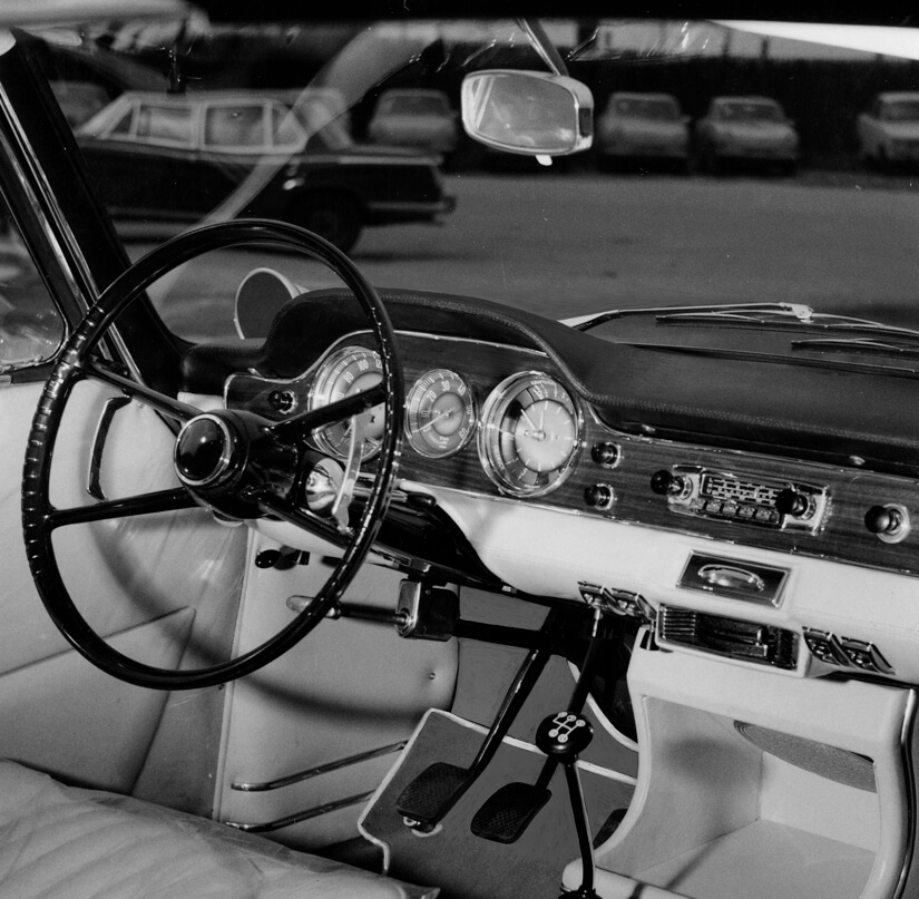 BMW 3200 CS interior