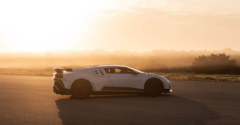 El Bugatti Centodieci lado