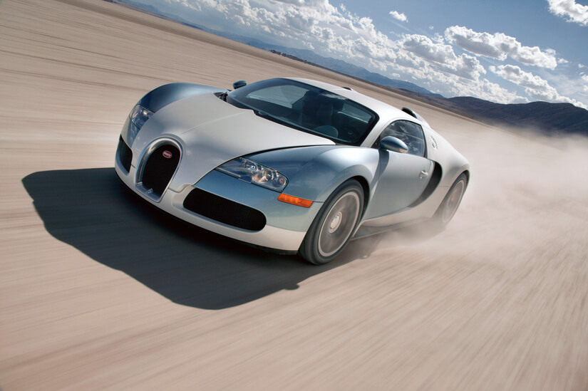 Bugatty Veyron curva