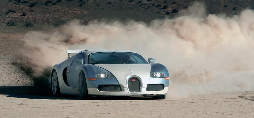 Bugatty Veyron curva