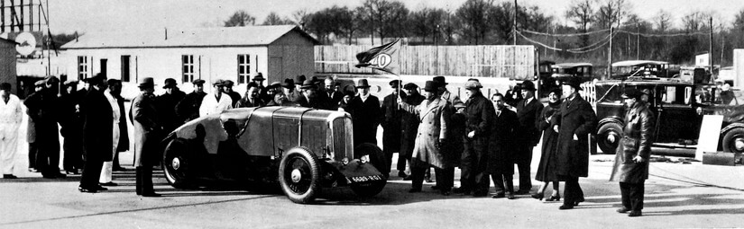 Citroën Rosalie mirando