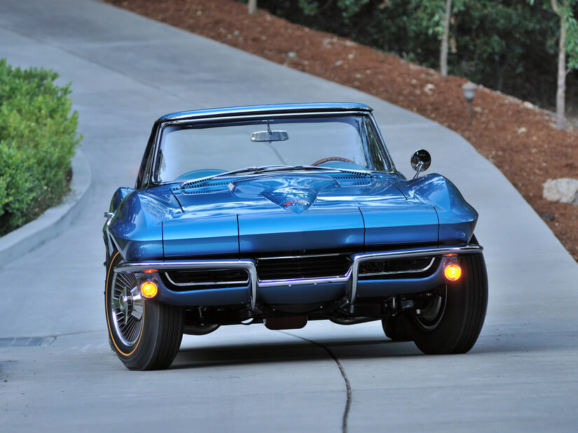 Corvette C2 de frente