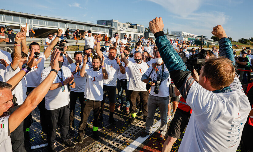 Cupra E Racer celebrando