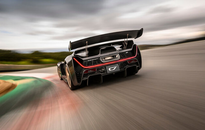 Czinger 21 C curva de atras