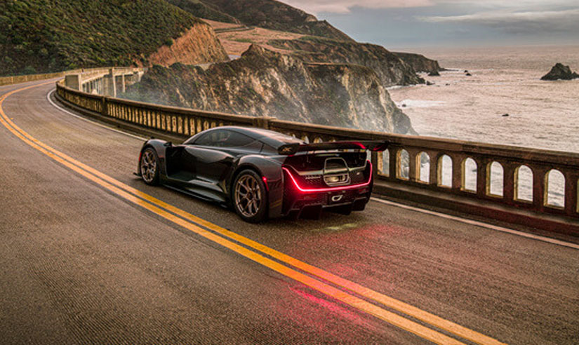 Czinger 21 C con luces