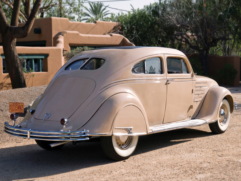 Chrysler Airflow trasera