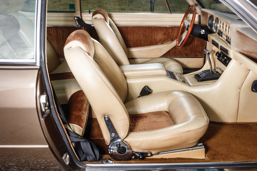 De Tomaso Longchamp interior de lado