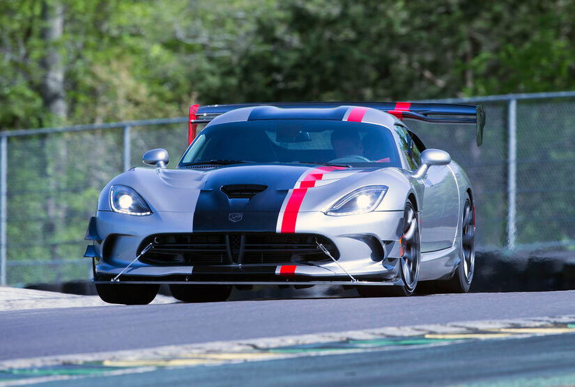 Dodge Viper ACR en curva