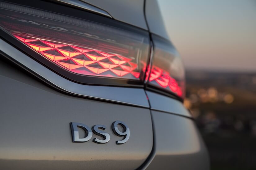 DS 9 E-Tense faro