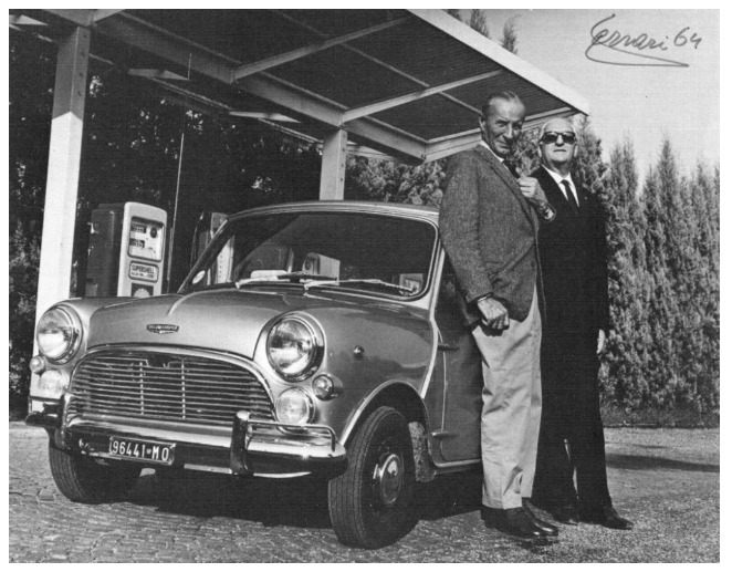 Enzo-Ferrari-con-Sir-Alec-Issigonis