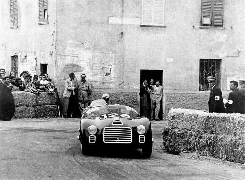 Ferrari 125S compitiendo