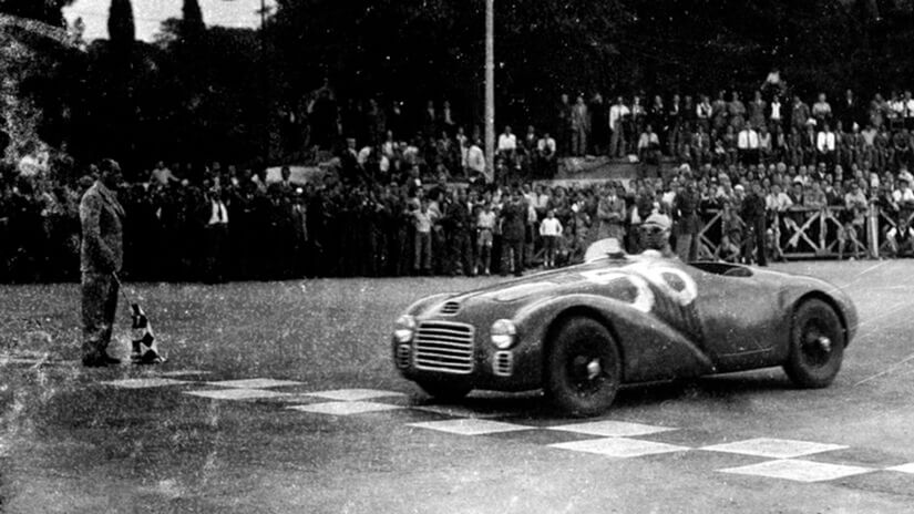 Ferrari 125S compitiendo