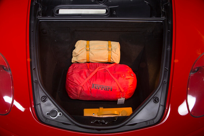 Ferrari 360 Módena maletero