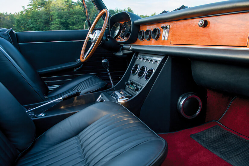 Ferrari 365 GTS interior