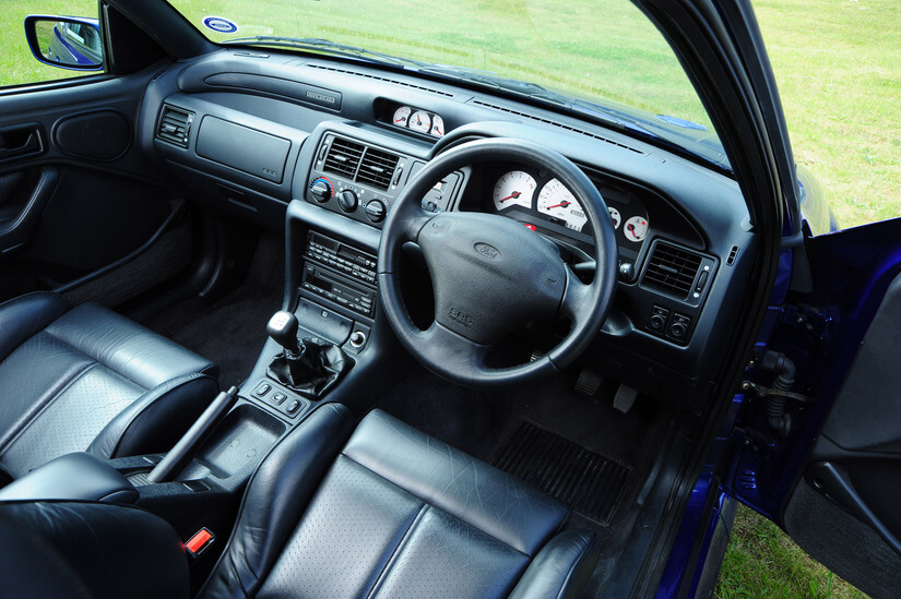 Ford Escort RS Cosworth con techo