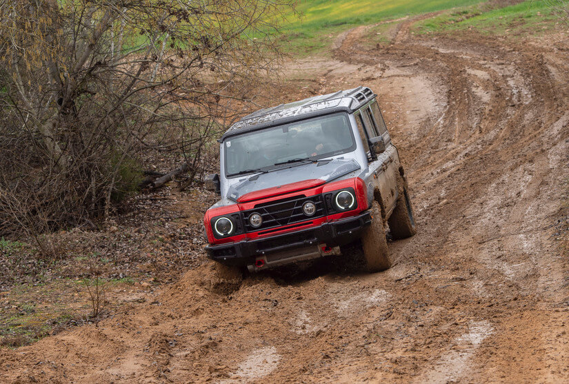 Ineos Grenadier barro