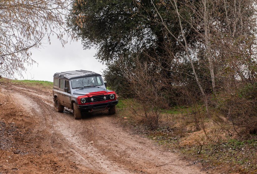 Ineos Grenadier bajada