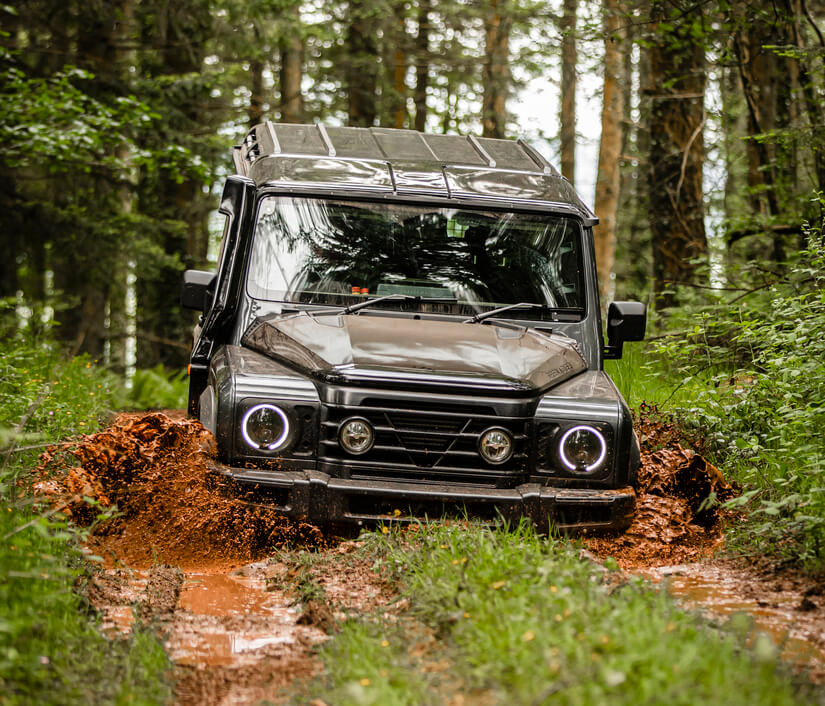 Ineos Grenadier lado