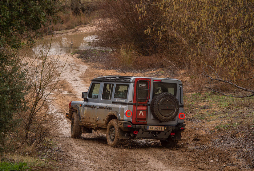 Ineos Grenadier de lado