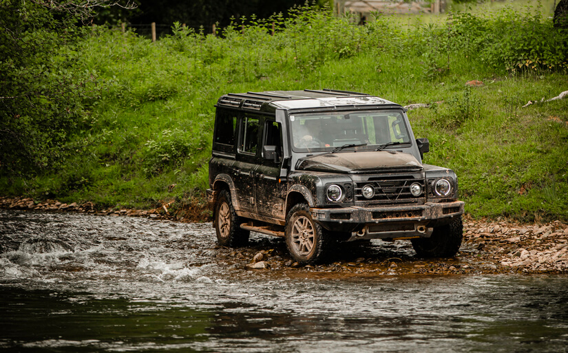 Ineos Grenadier en agua