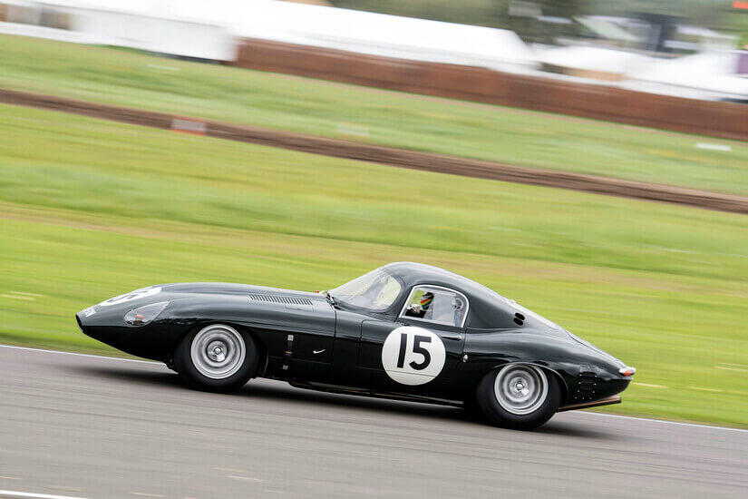 Jaguar E-Type corriendo