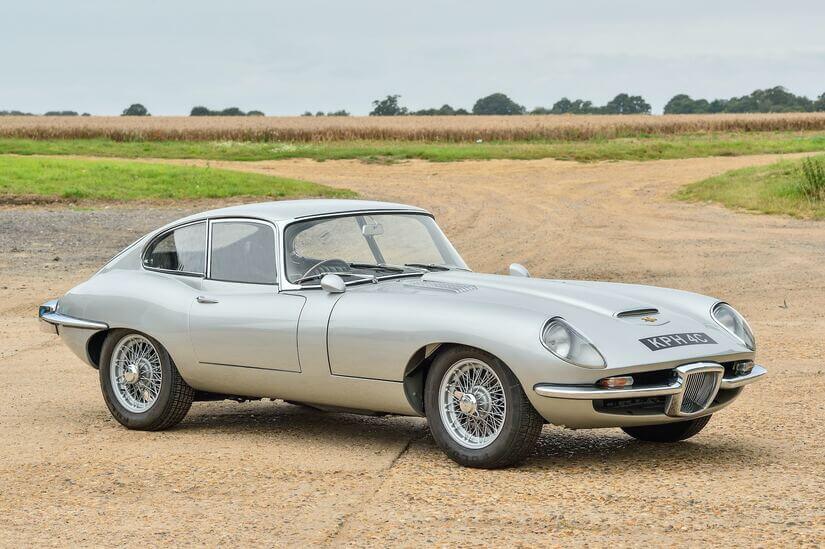 Jaguar E-Typre de Frua e Italsuisse de lado