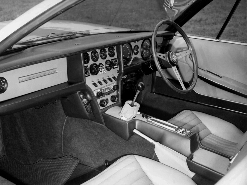 Bertone Pirana interior