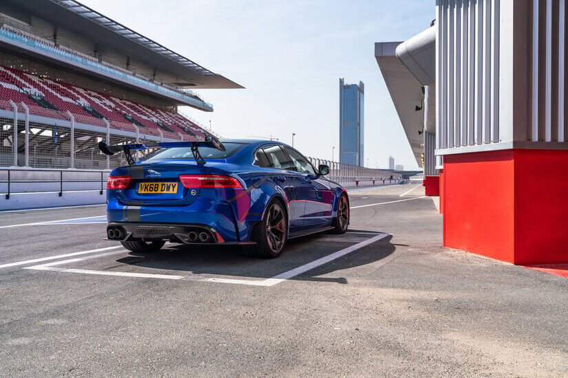 Jaguar XE SV Project 8 trasera